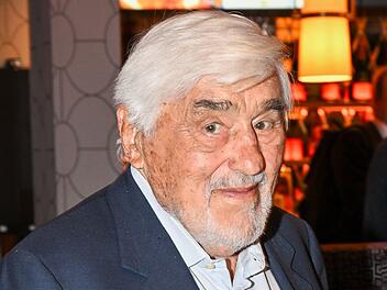 Der deutsche Charakterschauspieler Mario Adorf ist im Alter von 95 Jahren in Paris verstorben.
