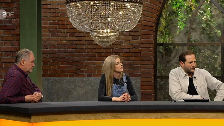 Julian Schmitz-Avila (rechts) fand den Schmuck "ganz f&uuml;rchterlich".