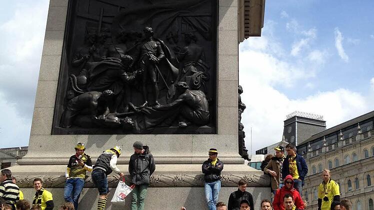 Unter den Fußballfans aus aller Welt ...