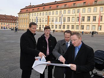 Schmieden bereits Pläne für die Rückkehr ins Rathaus (v.l.): Jobst Giehler, Ralf Stöcklein, Christoph Brand und Martin Pöhner.  Foto: Ronald RInklef
