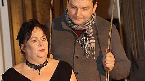 Unschwer zu erkennen: Lizzy Aumeier und ihr Damen-Salonorchester waren bereits das zehnte Mal zu Gast bei der Kulturinitiative Bad Staffelstein; mit im Bild ist ihr Ehemann Andreas Stock.  Foto: Gerda Völk