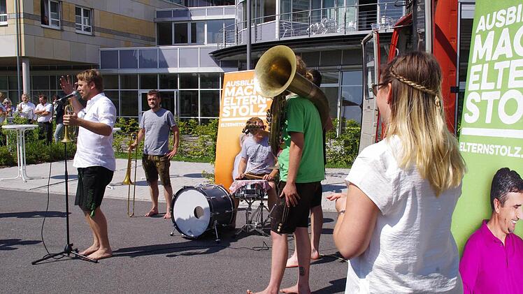"LaBrassBanda" rockten in Kronach. Foto: Marco Meißner