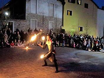 Feuerschlucker Andrea Tettamanti begeisterte.  Foto: Johanna Blum