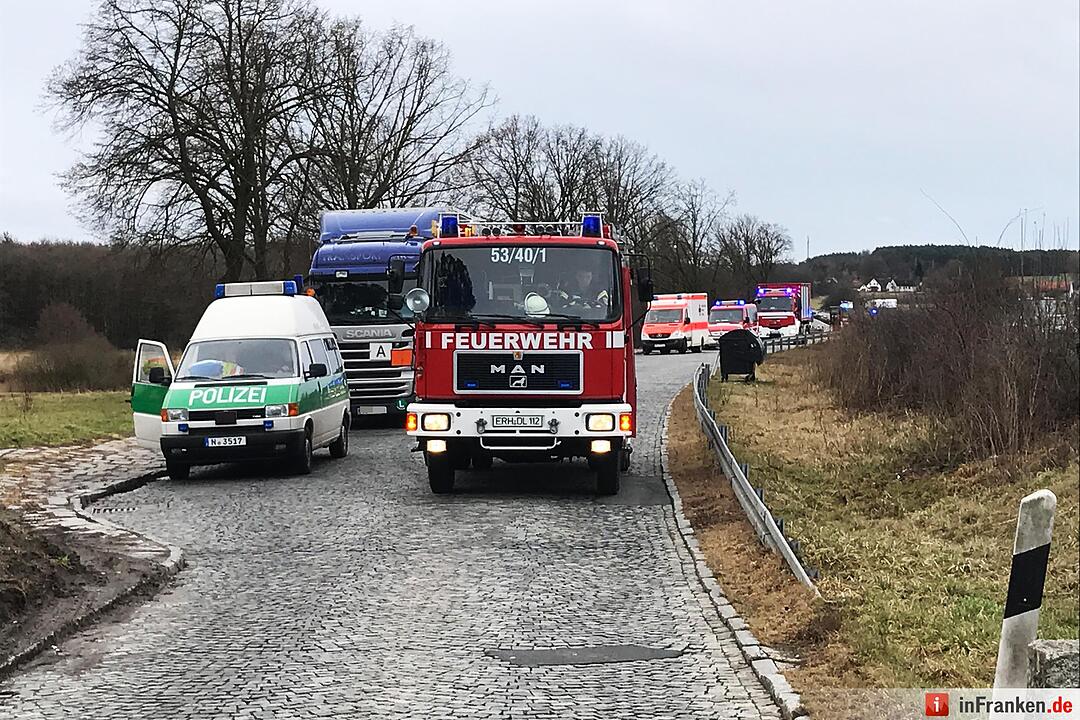 Chemie-Alarm auf der A3 - Feuerwehr sichert Gefahrgut