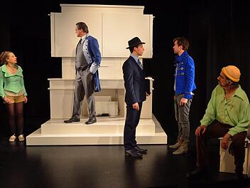 Anna Schindlbeck, Marc Marchand, Vincenzo Tatti, Lukas Redemann und  Ingo Pfeiffer in "Kabale und Liebe". Sebastian Worch