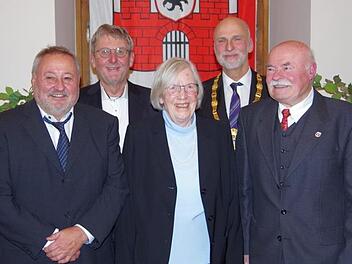 Eckhard Fehr, Karlheinz Schott, Rosemarie Gerbeth, Oberbürgermeister Kay  Blankenburg und Christian Draga bei der Verleihung der Bürgermedaille. Klaus Werner