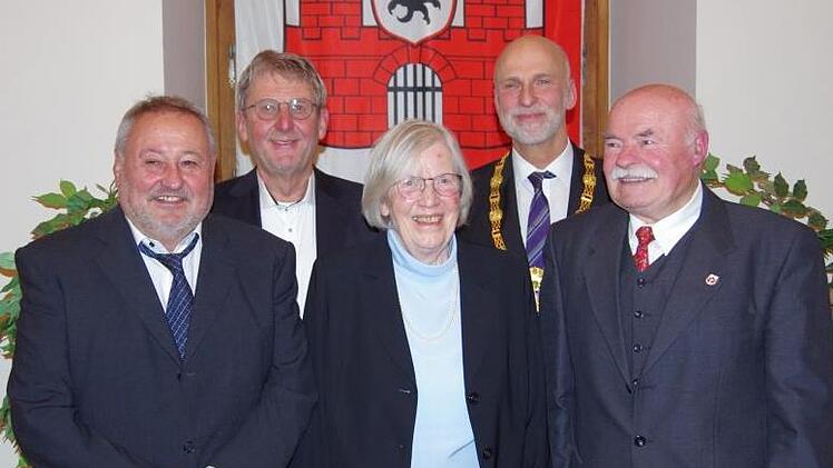 Eckhard Fehr, Karlheinz Schott, Rosemarie Gerbeth, Oberbürgermeister Kay  Blankenburg und Christian Draga bei der Verleihung der Bürgermedaille. Klaus Werner
