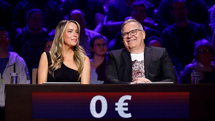 Die österreichische Modedesignerin Marina Hoermanseder und Elton bilden in seiner letzten XXL-Ausgabe ein Team.