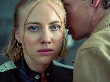 Wie weit geht Aga (Elisa Schlott), um an Informationen zu kommen?