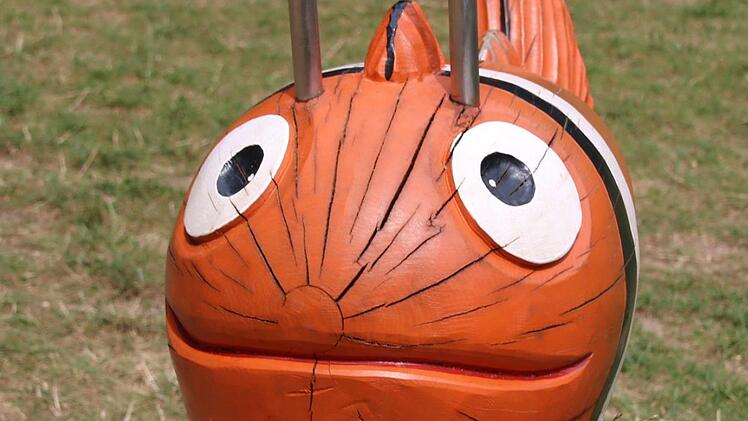 Das aus Holz geschnitzte Nemo-Federtier Foto: Ralf Ruppert