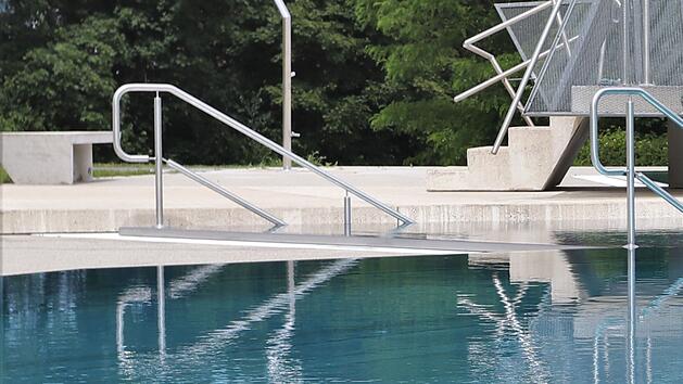 Neustadt: Zwei Mädchen in Freibad begrapscht - dann handeln sie richtig