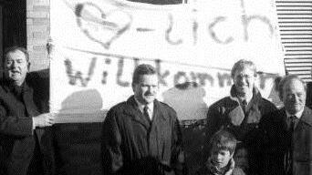 Begrüßungskommando im Bahnhof Ludwigsstadt mit (von links): Friedrich Wiedemann, Gert Bayerlein, Werner Schnappauf und Otto Regensburger