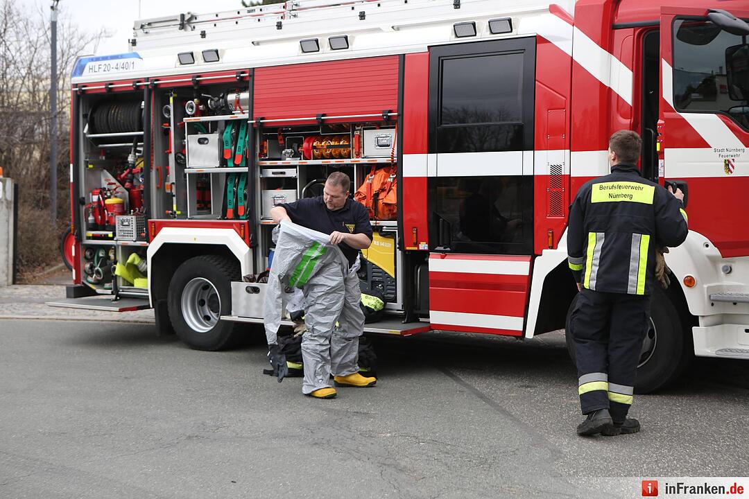 Gefahrgutaustritt im Gewerbepark - Unbekannter Stoff in Firmengebäude ausgelaufen