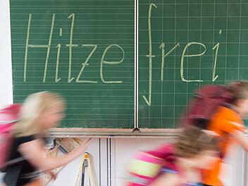 Nächste Woche soll es in Deutschland bis zu 40 Grad heiß werden. Wie schlimm die Hitzewelle Franken tatsächlich treffen wird, bleibt abzuwarten. Klar ist aber schon jetzt: Es wird sehr, sehr heiß. Symbolfoto: Julian Stratenschulte/dpa