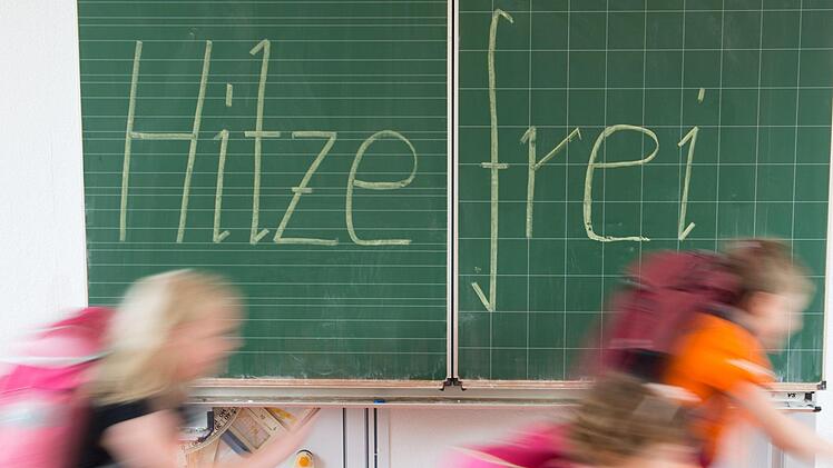 Nächste Woche soll es in Deutschland bis zu 40 Grad heiß werden. Wie schlimm die Hitzewelle Franken tatsächlich treffen wird, bleibt abzuwarten. Klar ist aber schon jetzt: Es wird sehr, sehr heiß. Symbolfoto: Julian Stratenschulte/dpa