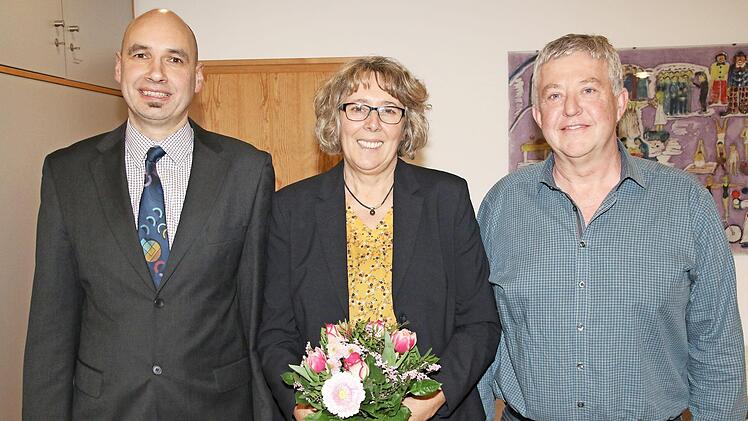 Ehrung für 25-jährige Mitgliedschaft (von links): Vorsitzender Stefan Heinrichs, Silke und Klaus Fischer  Fotos: Desombre