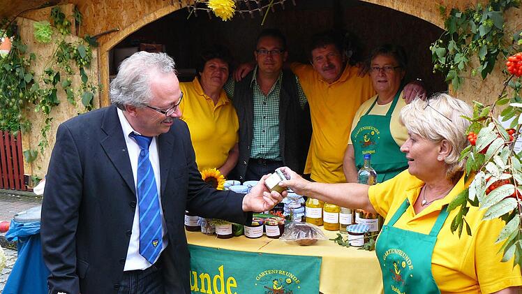 Es gab frische Marmelade von den Gartenfreunden.