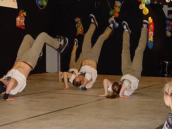 Die Breakdancer "Movin' Freaks" sorgten für einen Höhepunkt beim Büttenabend. Fotos: Brigitta Kempe-Wolf