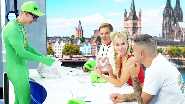 Auch wandelnde Skurrilit&auml;ten wie Max Gr&uuml;n sind wieder bei DSDS dabei. Den stellten Dieter Bohlen, Isi Gl&uuml;ck und Bushido (rechts) ins Achtung: "Das ist l&auml;cherlich, peinlich."