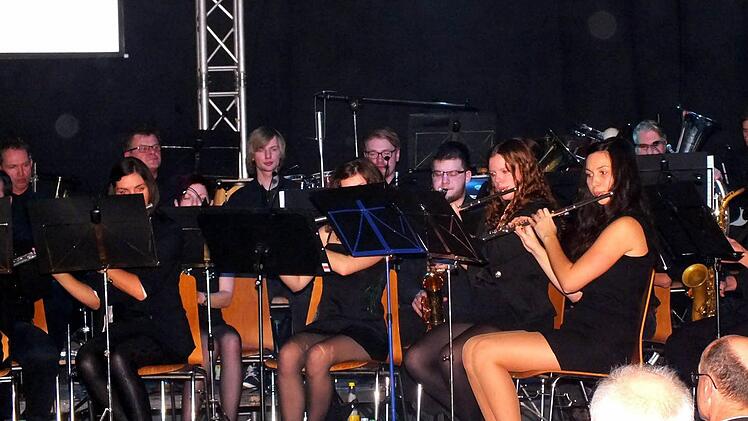 Musik in Perfektion spielte das Sander Blasorchester bei seiner musikalischen Rundreise durch viele Länder. Foto: Alfons Beuerlein