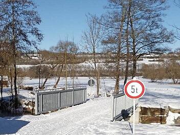 Die Kläger wollen sich nicht an den Kosten für die Sanierung der Brücke über den Weißen Main in Trebgast beteiligen.  Foto: Werner Reißaus