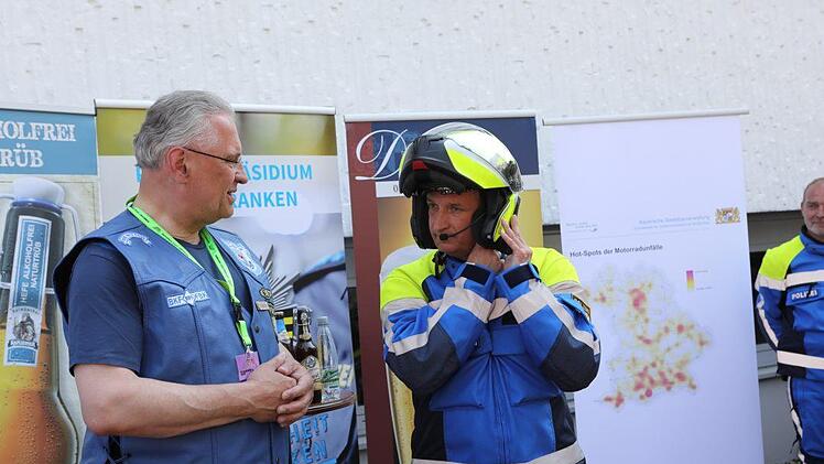 Innenminister Joachim Herrmann stellt die neue uniformierte Motorradkleidung der bayerischen Polizei vor.Barbara Herbst
