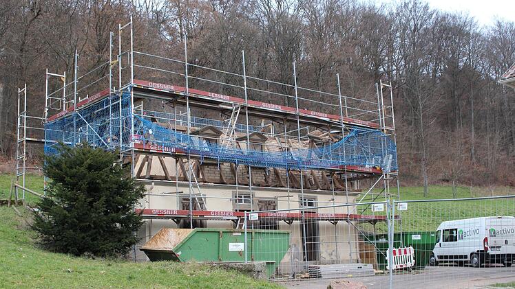 Der Umbau des Fürstenhofs im Staatsbad zu einer Privatklinik schreitet voran. Foto: Julia Raab