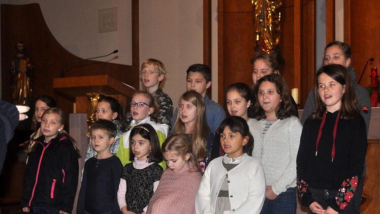 Die Nüdlinger Spatzen beim Adventskonzert in der Nüdlinger Pfarrkirche.Arthur Stollberger