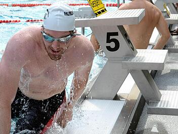 Stadtrat und TSH-Basketballer Peter Simon war im Wasser schnell unterwegs. Fotos: herzopress