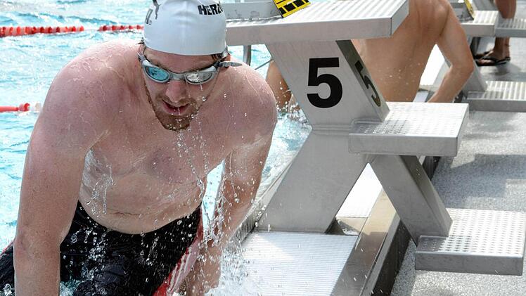Stadtrat und TSH-Basketballer Peter Simon war im Wasser schnell unterwegs. Fotos: herzopress