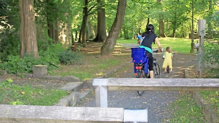 Von dieser Seite aus kommt kein Rollstuhl in den Jörgentorpark.