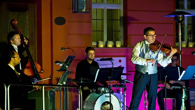 Stimmungsvoll: Altstadt-Serenade vom dem "Haus des Gastes" in Bad Rodach.Foto: Jochen Berger