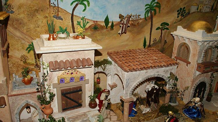 Mit zahllosen Details haben die Christels ihrer orientalischen Krippe Leben eingehaucht.