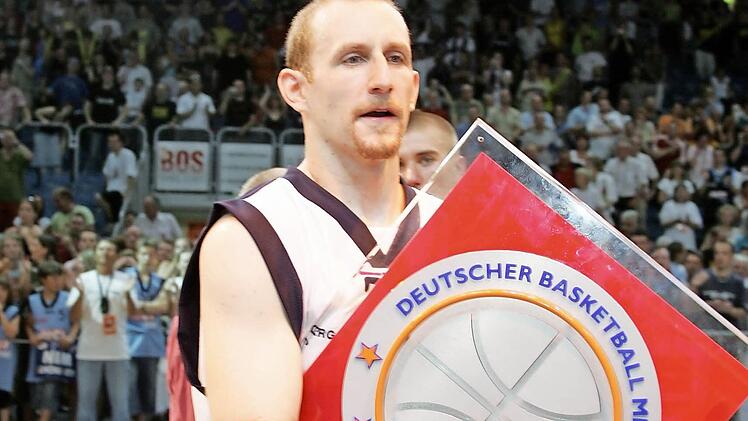 Rick Stafford mit der Meistertrophäe 2005.