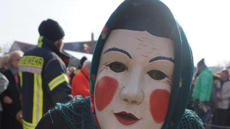 Eine Rarität sind die Frauenmasken, die es nur in Oberelsbach gibt. Foto: Marion Eckert