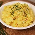 Ob als Hauptspeise oder als Beilage: Der Kartoffelsalat nach fränkischer Art ist ein echter Hingucker. Foto: Vera Schaller