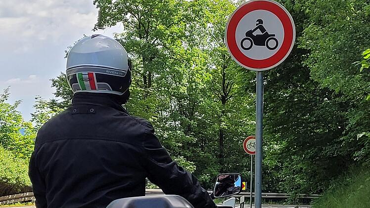 Die Strecke ist für  Biker und Fahrradfahrer gesperrt.