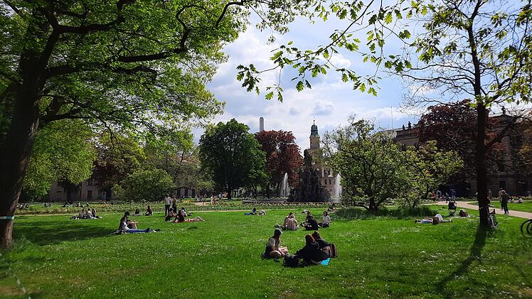 Erlangen: Smart und zielgerichtet B&auml;ume gie&szlig;en - Sensoren zur Feuchtigkeitsmessung installiert