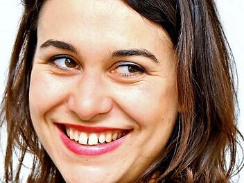 Mia Pittroff wirbt von Berlin aus für den urfränkischen Humor. Foto: Anke Bornmann