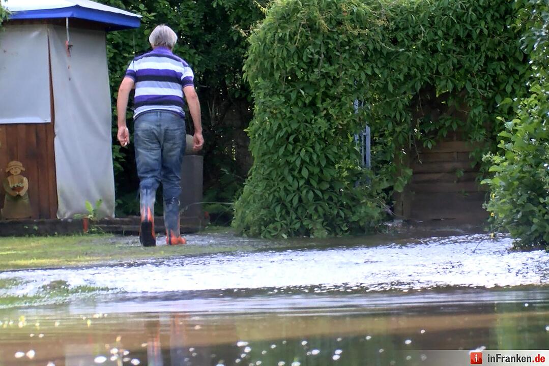 Erneuter Starkregen setzt Ortschaften unter Wasser