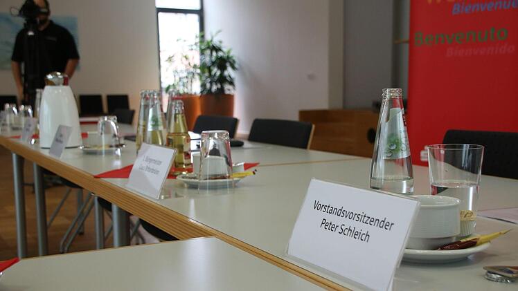 Die Pressekonferenz der Sparkasse wurde am Montagmorgen sehr kurzfristig in Schweinfurt im Sparkassen Veranstaltungszentrum anberaumt.