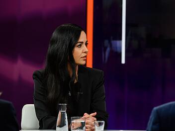 Journalistin Shahrzad Eden Osterer übte unmissverständliche Kritik am Umgang der deutschen Politik mit dem Iran.
