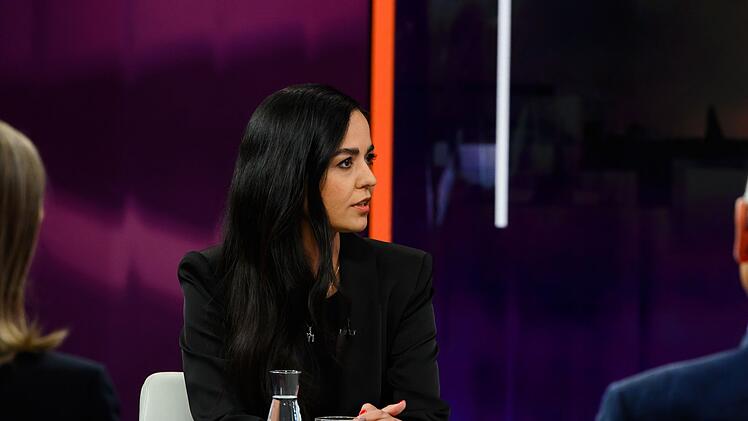 Journalistin Shahrzad Eden Osterer übte unmissverständliche Kritik am Umgang der deutschen Politik mit dem Iran.