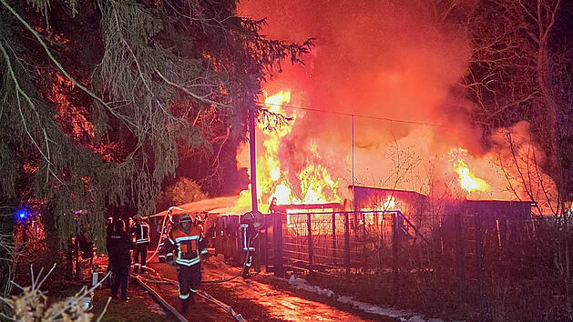 Campingplatz Sebalder Forst: Wohnwagen in Flammen, Besitzer verletzt