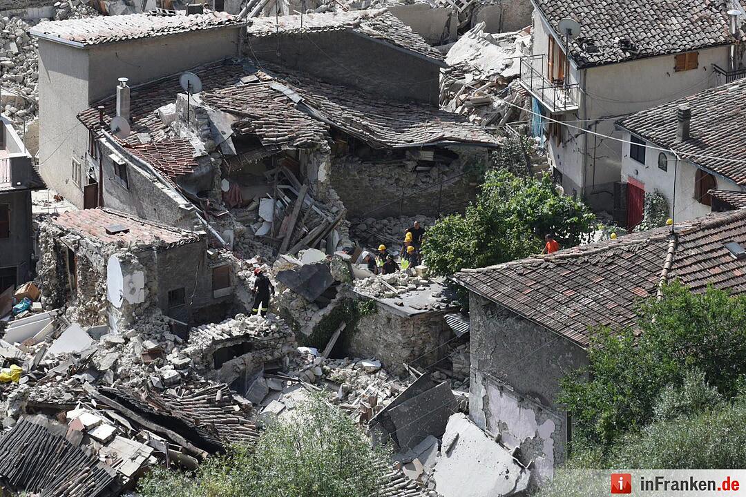 Schweres Erdbeben erschüttert Zentralitalien