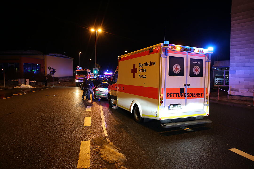 Frontalzusammenstoß mit einem Polizeiwagen in Hof
