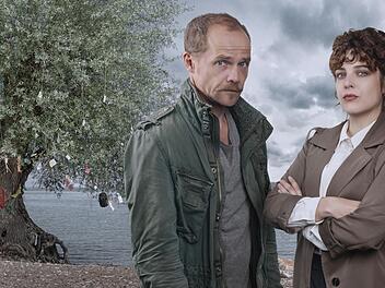 Micha Oberländer (Matthias Koeberlin) bekommt im 23. Film der Krimi-Reihe "Die Toten vom Bodensee" eine neue Kollegin. Doch die Zusammenarbeit mit Mara Eisler (Anna Werner Friedmann) gestaltet sich anfangs schwierig.