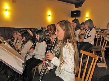 Die Schulbläserklasse spielte konzentriert und motiviert.