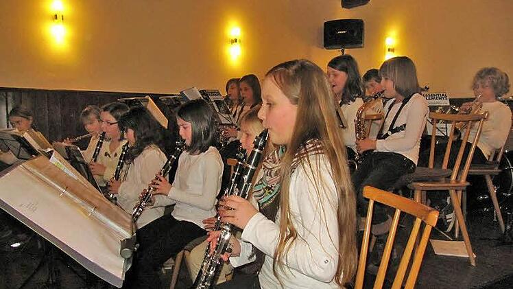 Die Schulbläserklasse spielte konzentriert und motiviert.