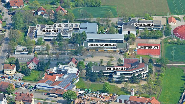 Blick auf das Schulzentrum in Scheßlitz Luftbild: Ronald Rinklef